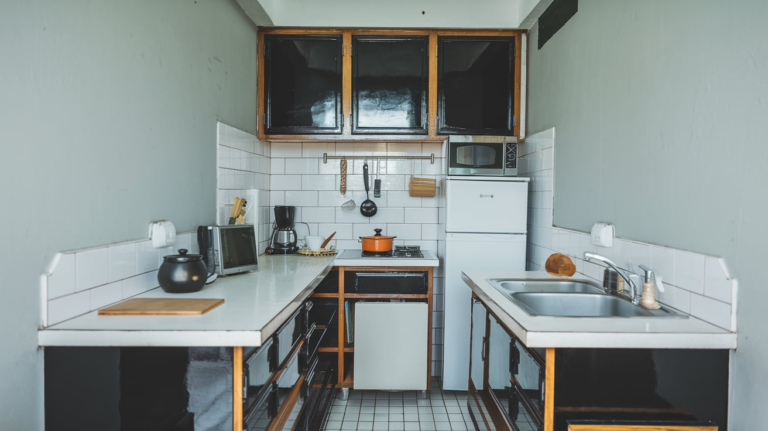 21 Tiny Kitchen Design Ideas