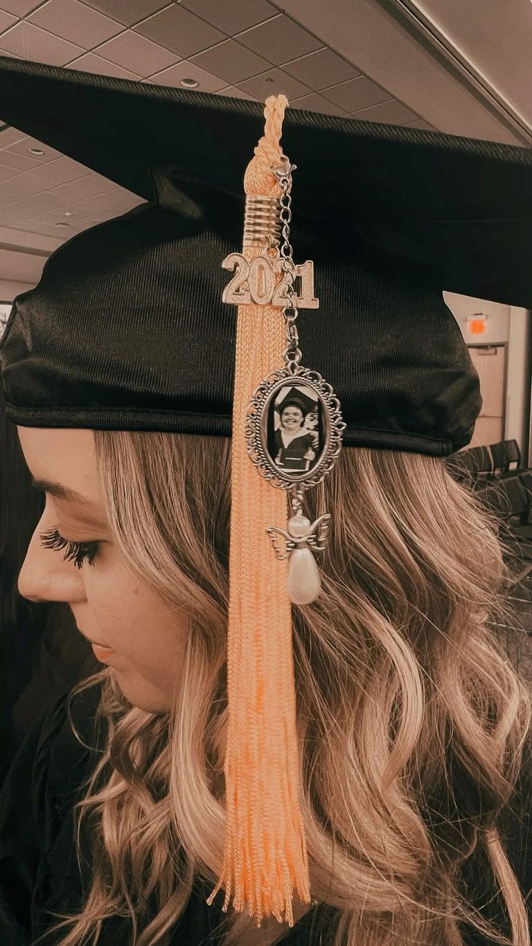 25 Graduation Cap Ideas That Actually Look Good in Photos (I Tested the Messy Ones)