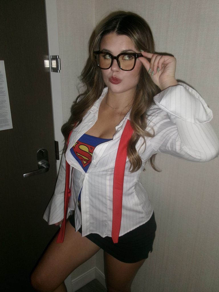 17 Halloween Costumes for Women with Glasses That Actually Work With Your Frames