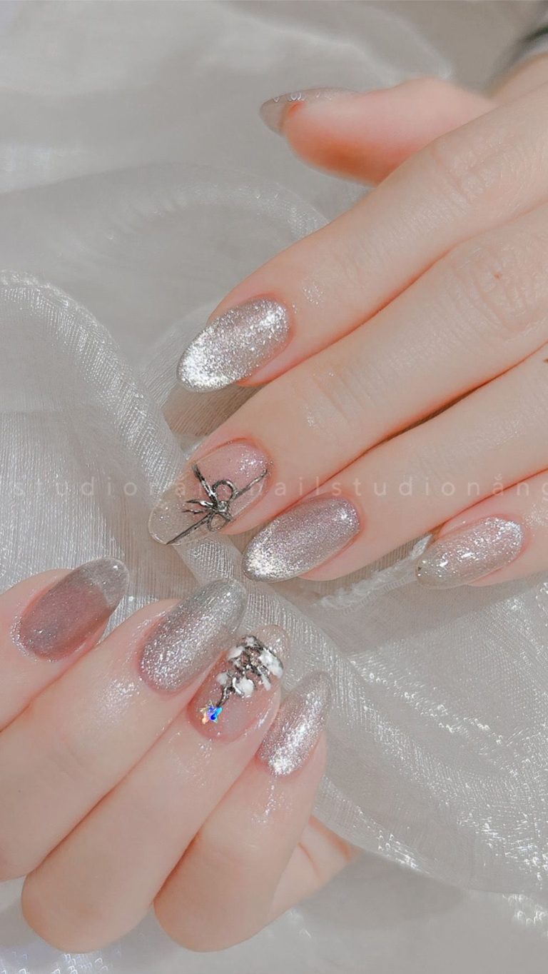 18 December Nails I’d Actually Wear (From Mulled Wine Minimal to Full Holiday Maximal)
