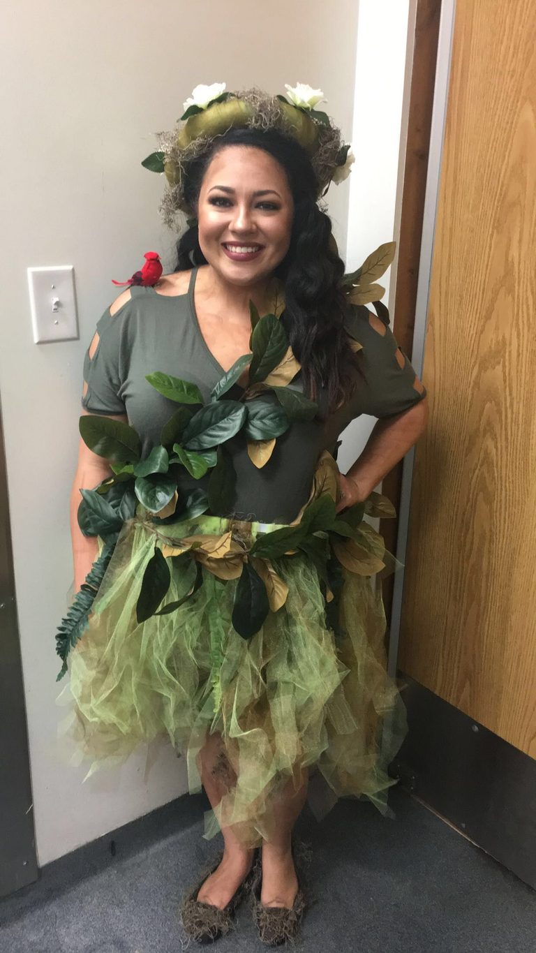 17 Halloween Costumes for a Mom That Are Easy, Comfortable & Actually Fun
